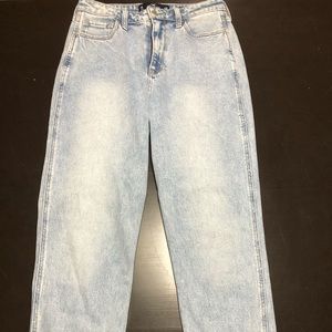 Hollister Ultra High-Rise Mom Jean
